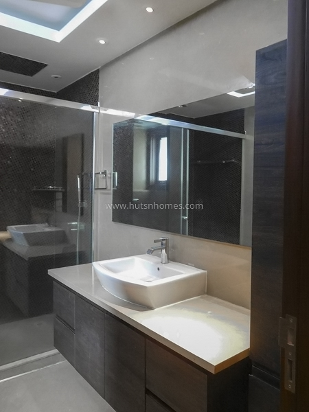 4 BHK Flat For Sale in Maharani Bagh