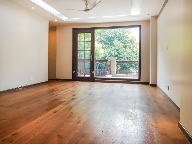 4 BHK Flat For Sale in Maharani Bagh
