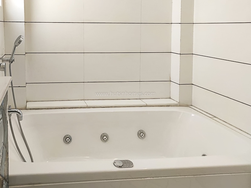 3 BHK Builder Floor For Rent in Defence Colony