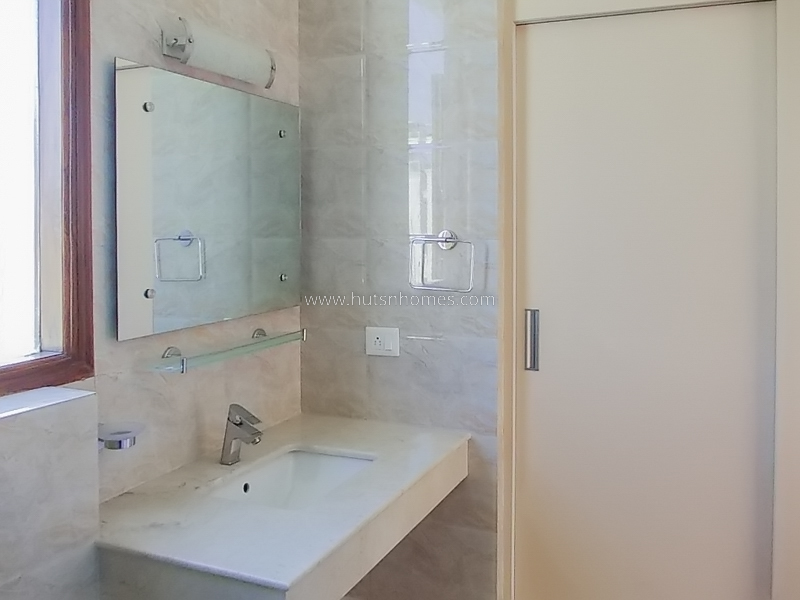 3 BHK Flat For Rent in Chanakyapuri