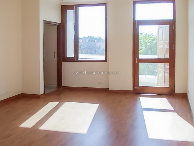 3 BHK Flat For Rent in Chanakyapuri