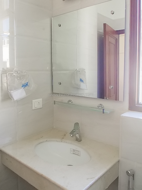 3 BHK Flat For Rent in Chanakyapuri