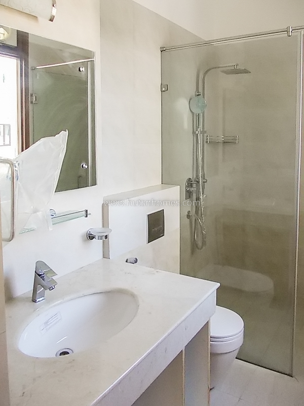 3 BHK Flat For Rent in Chanakyapuri