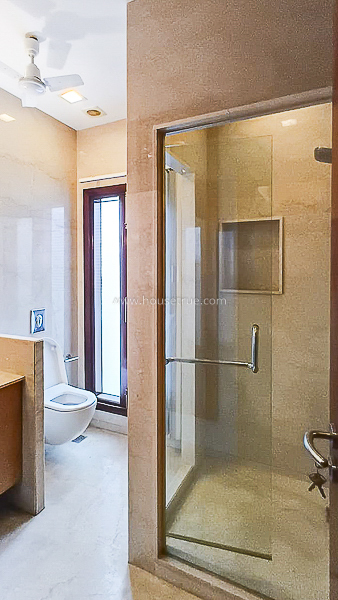 4 BHK Flat For Rent in Chanakyapuri