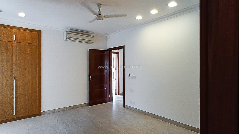4 BHK Flat For Rent in Chanakyapuri