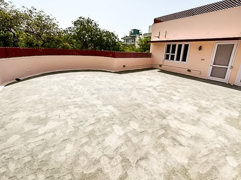 1 BHK Flat For Rent in Defence Colony