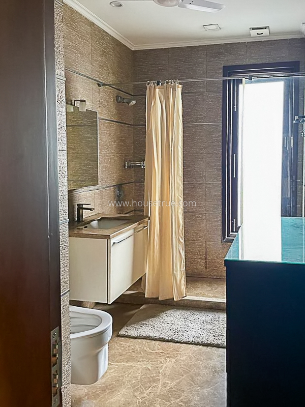 4 BHK Flat For Rent in Maharani Bagh