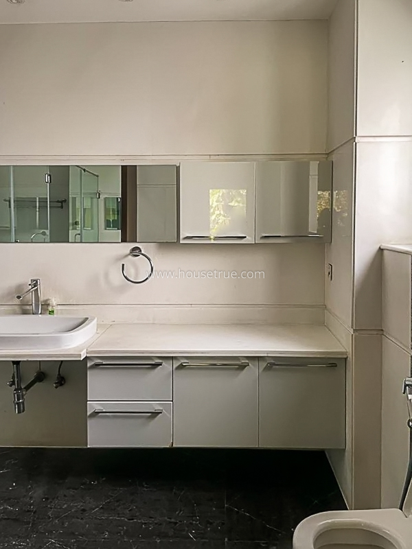 4 BHK Flat For Rent in Maharani Bagh