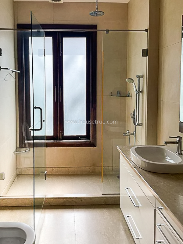 4 BHK Flat For Rent in Maharani Bagh