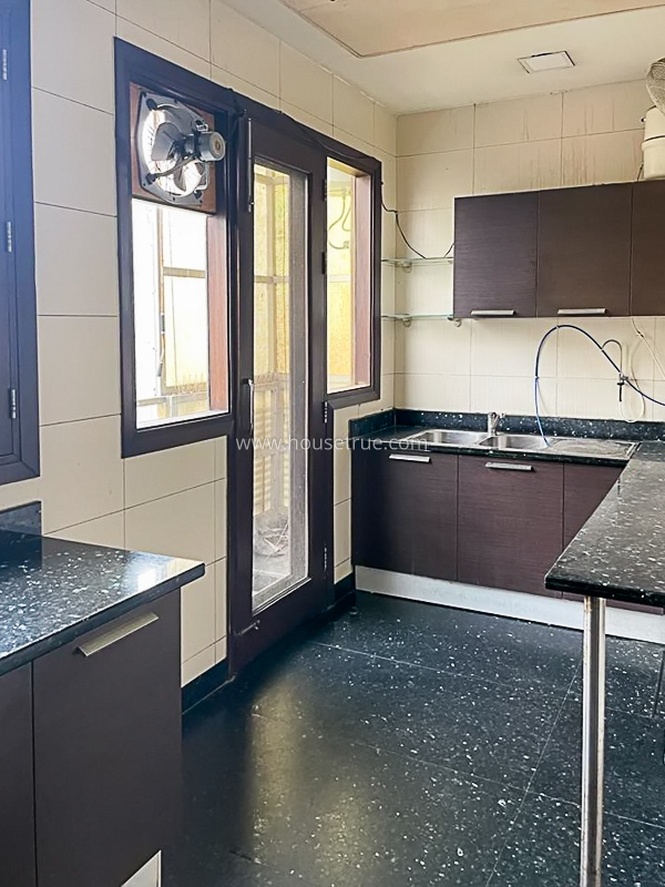 4 BHK Flat For Rent in Maharani Bagh