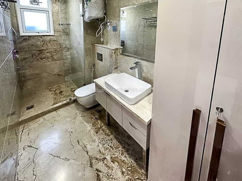 3 BHK Builder Floor For Rent in Defence Colony