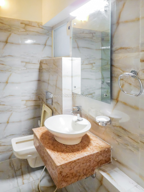 2 BHK Flat For Rent in Defence Colony