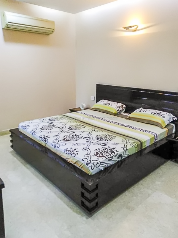 3 BHK Builder Floor For Rent in Defence Colony