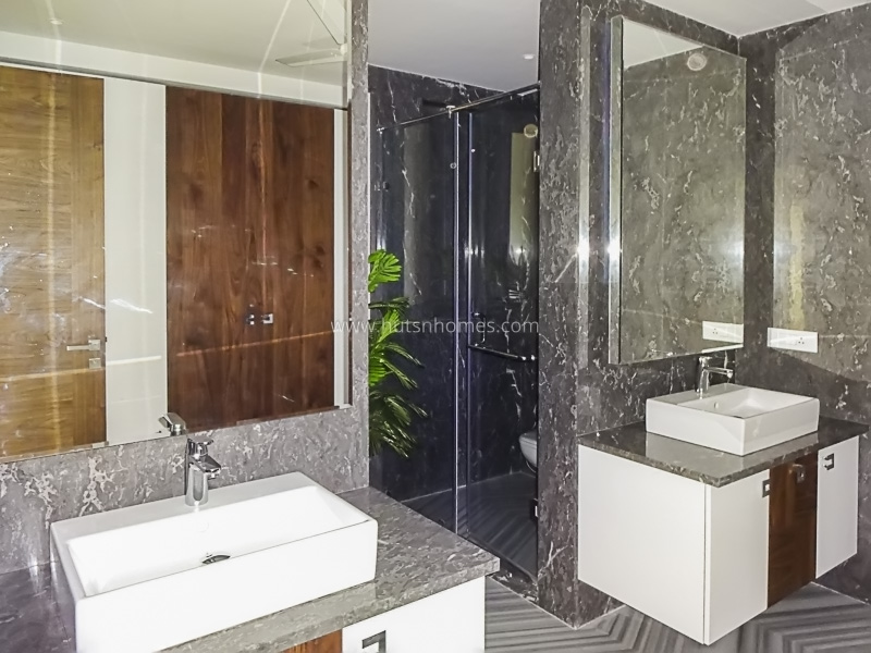 3 BHK Builder Floor For Rent in Defence Colony