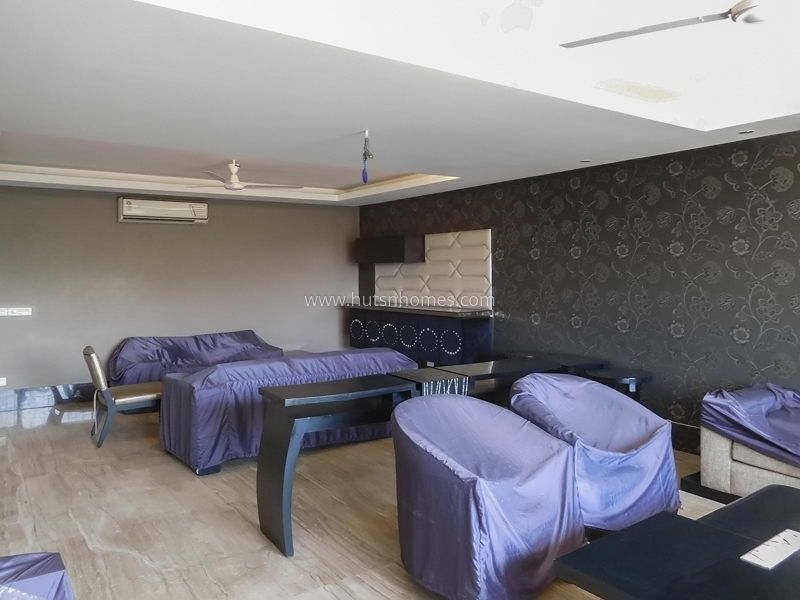 4 BHK Flat For Sale in Panchsheel Enclave