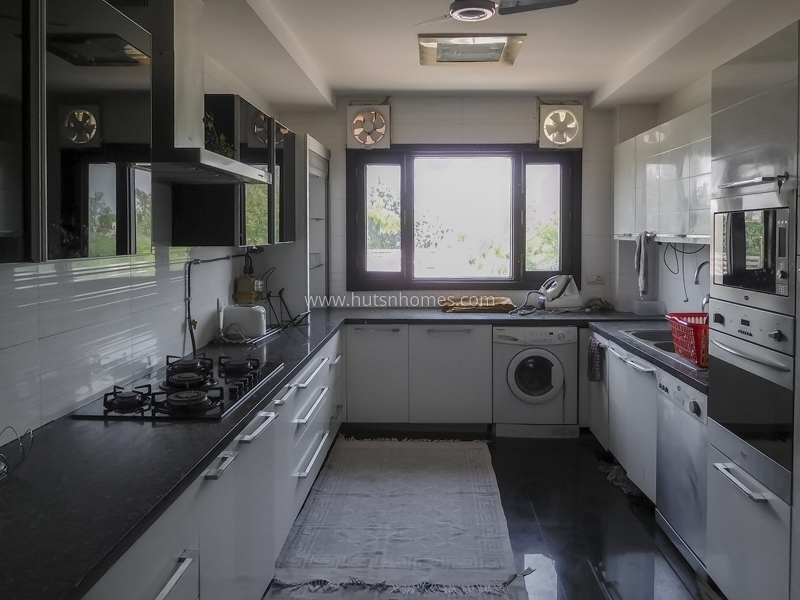 4 BHK Flat For Sale in Panchsheel Enclave