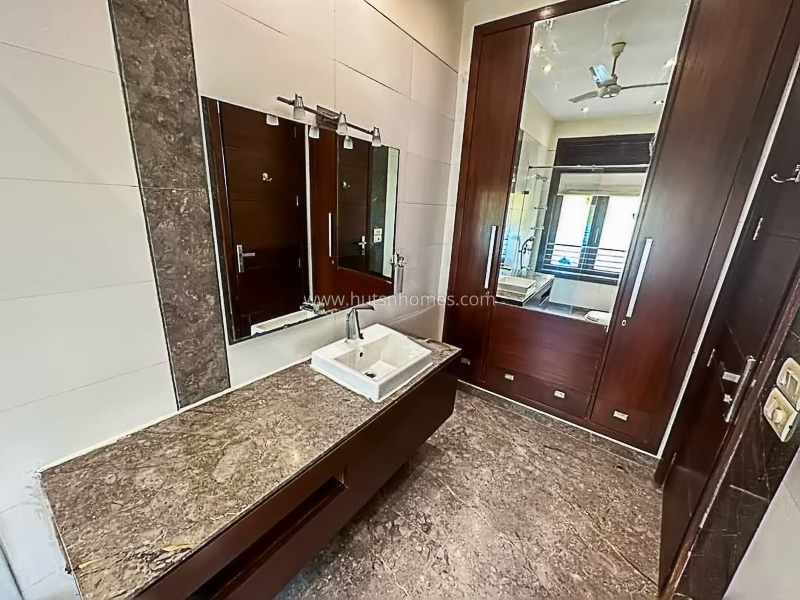 3 BHK Flat For Rent in Defence Colony