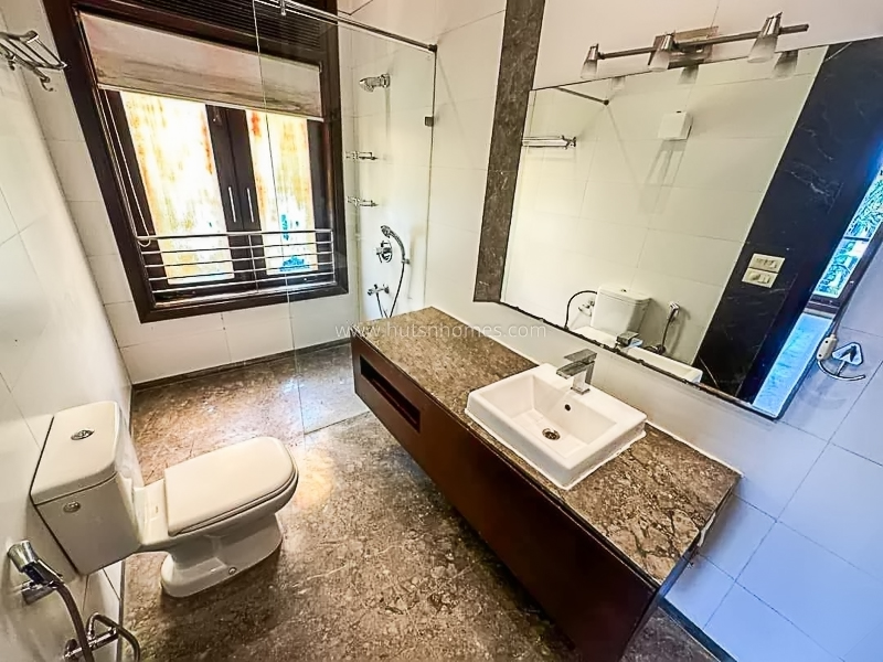 3 BHK Flat For Rent in Defence Colony