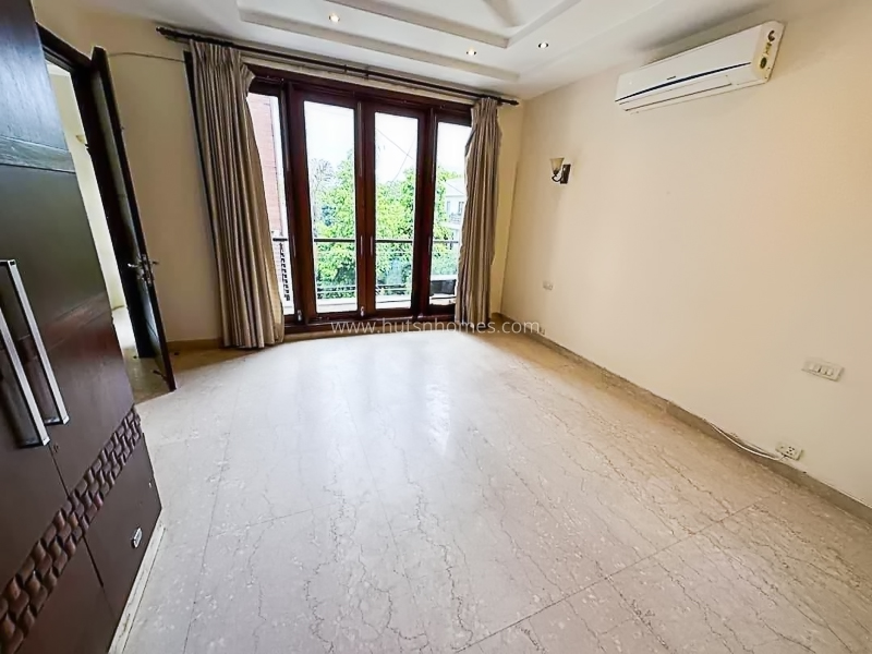 3 BHK Flat For Rent in Defence Colony