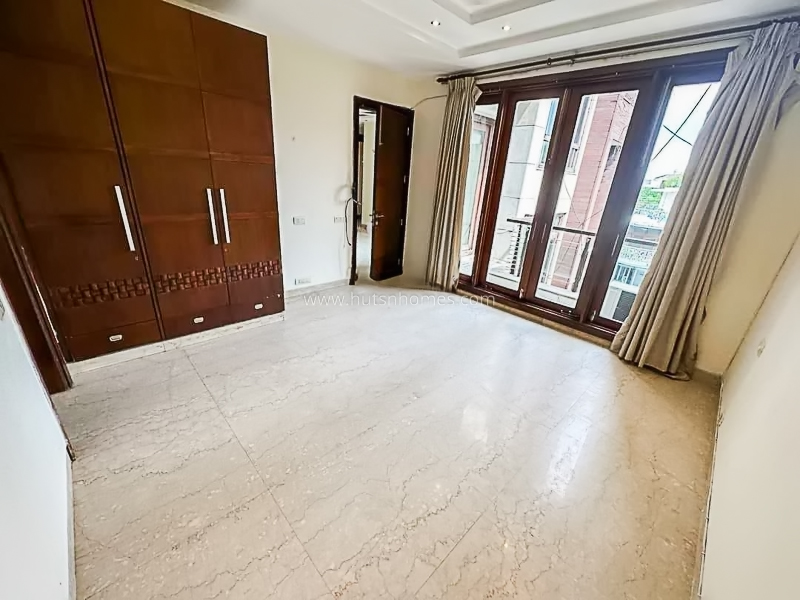 3 BHK Flat For Rent in Defence Colony