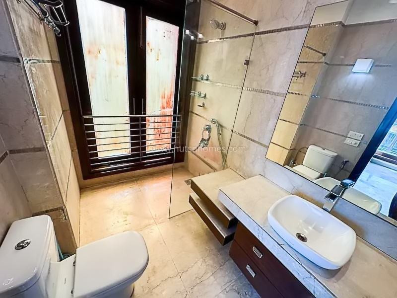 3 BHK Flat For Rent in Defence Colony