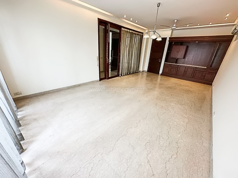 3 BHK Flat For Rent in Defence Colony