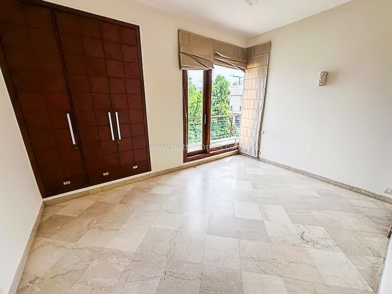 3 BHK Flat For Rent in Defence Colony