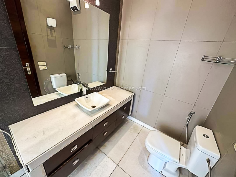 3 BHK Flat For Rent in Defence Colony