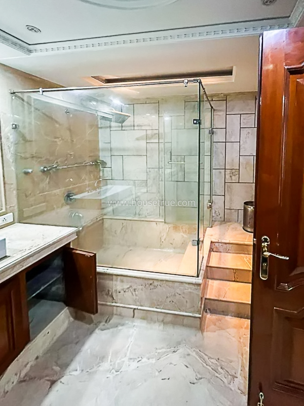 5 BHK Duplex For Rent in Safdarjung Enclave