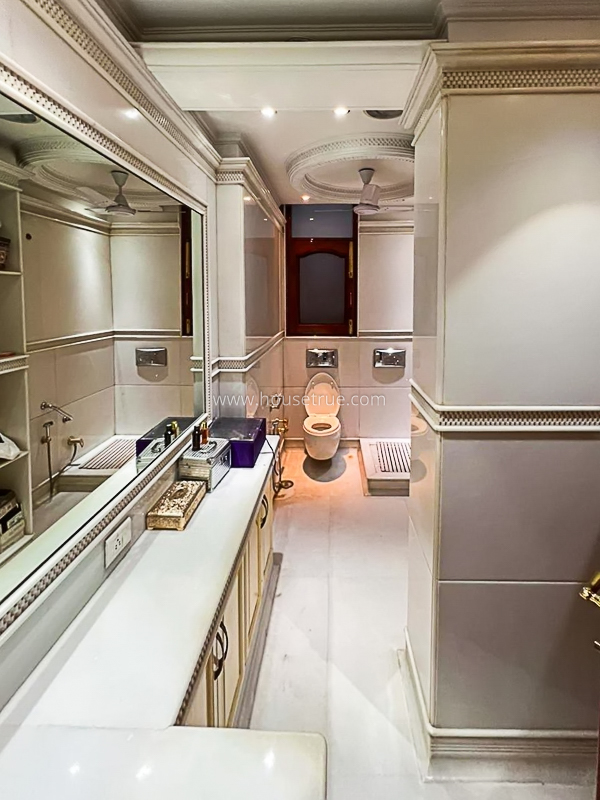 5 BHK Duplex For Rent in Safdarjung Enclave