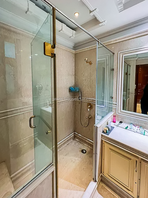 5 BHK Duplex For Rent in Safdarjung Enclave