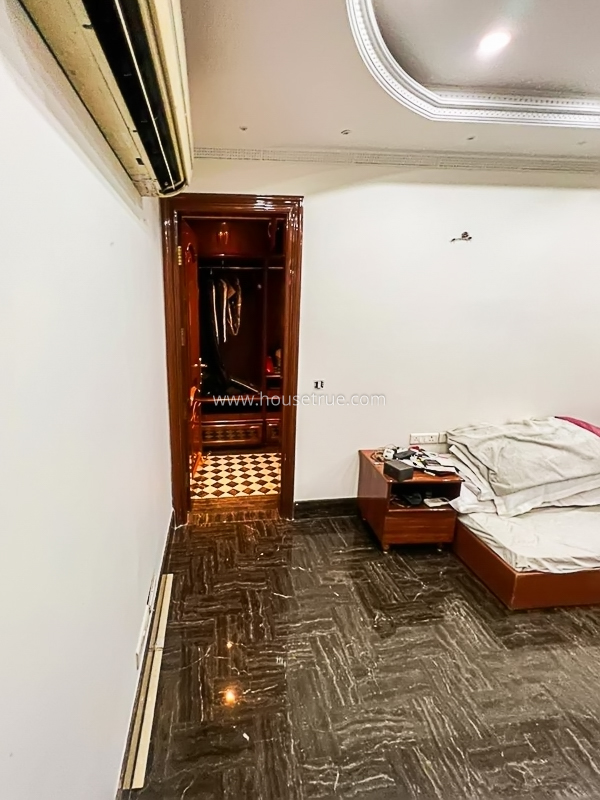 5 BHK Duplex For Rent in Safdarjung Enclave