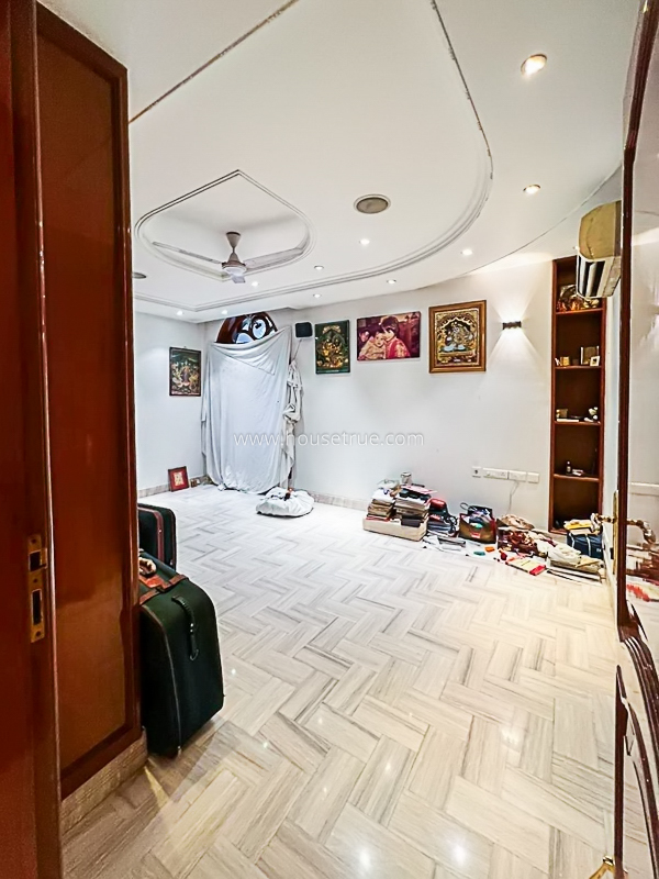 5 BHK Duplex For Rent in Safdarjung Enclave