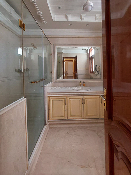 5 BHK Flat For Sale in Safdarjung Enclave