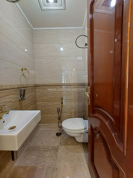 5 BHK Flat For Sale in Safdarjung Enclave