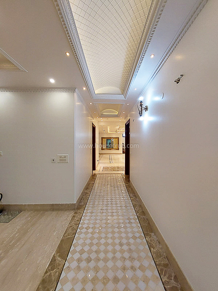 5 BHK Flat For Sale in Safdarjung Enclave