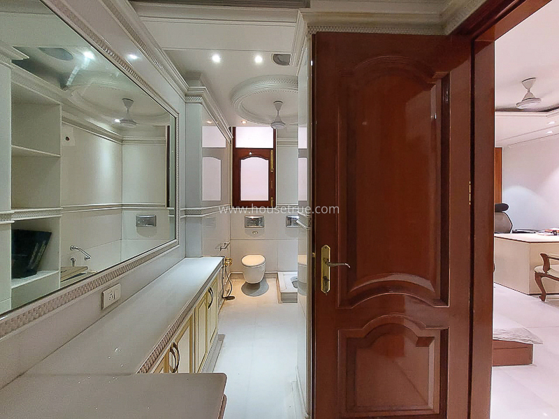 5 BHK Flat For Sale in Safdarjung Enclave