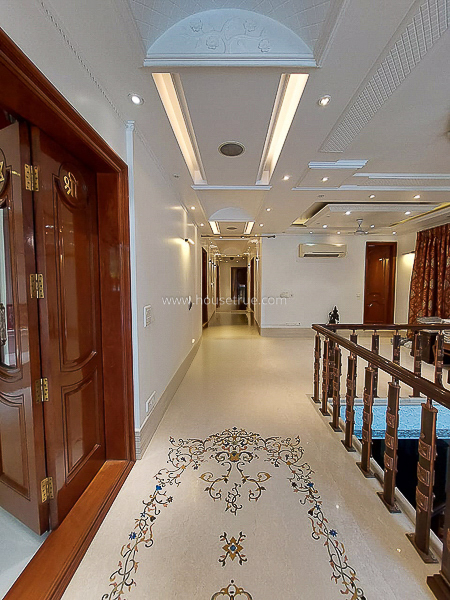 5 BHK Flat For Sale in Safdarjung Enclave