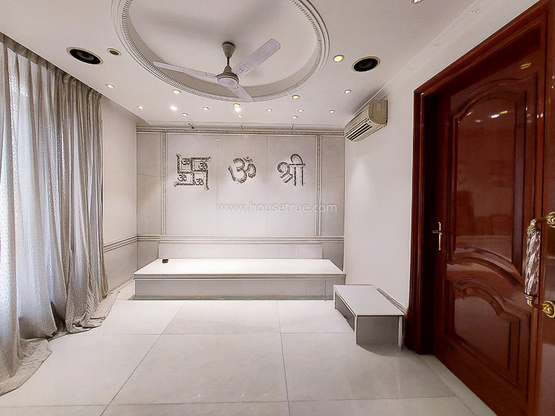 5 BHK Flat For Sale in Safdarjung Enclave