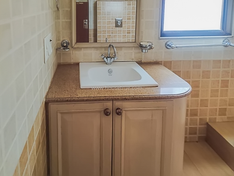 5 BHK Flat For Rent in Vasant Vihar