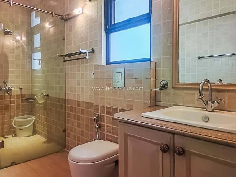 5 BHK Flat For Rent in Vasant Vihar
