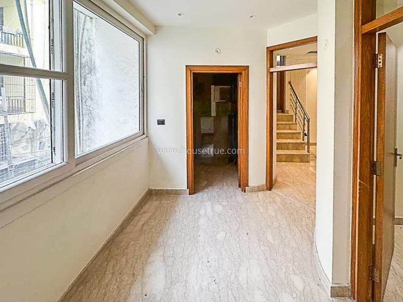 3 BHK Flat For Rent in Defence Colony