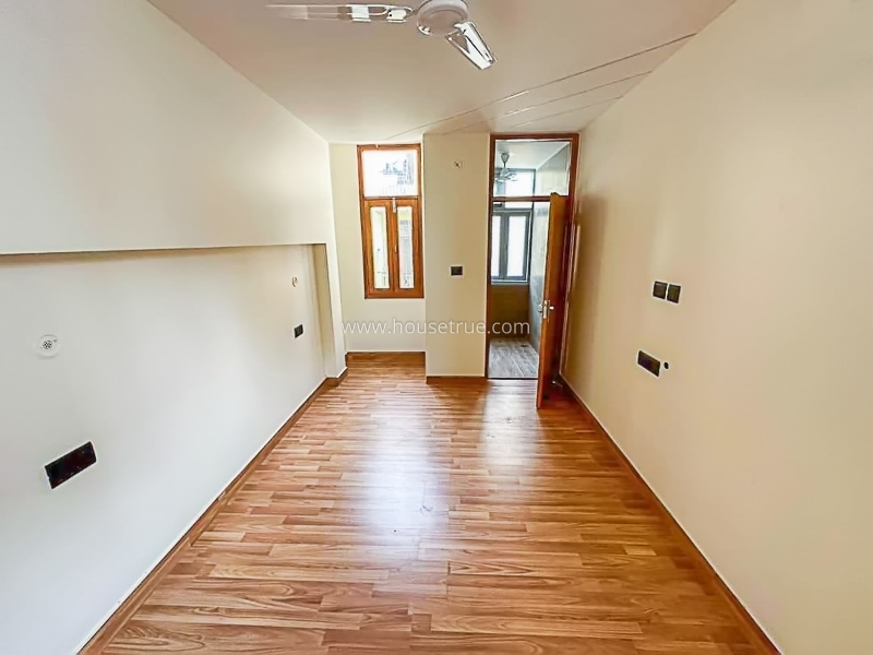 3 BHK Flat For Rent in Defence Colony