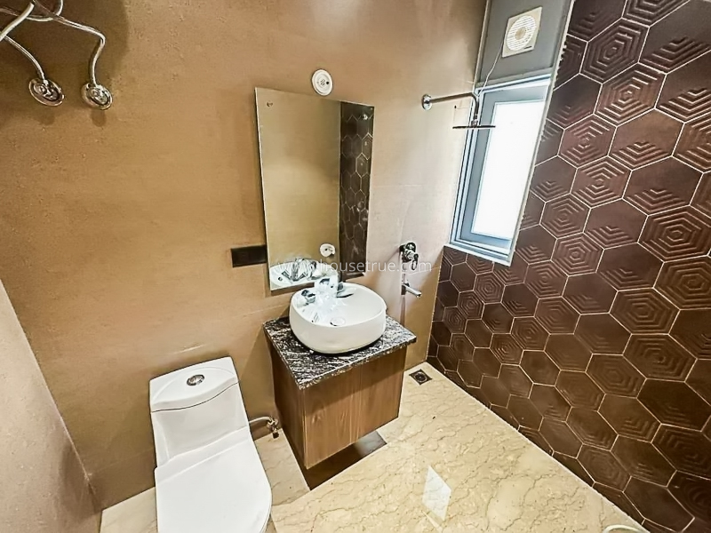 3 BHK Flat For Rent in Defence Colony