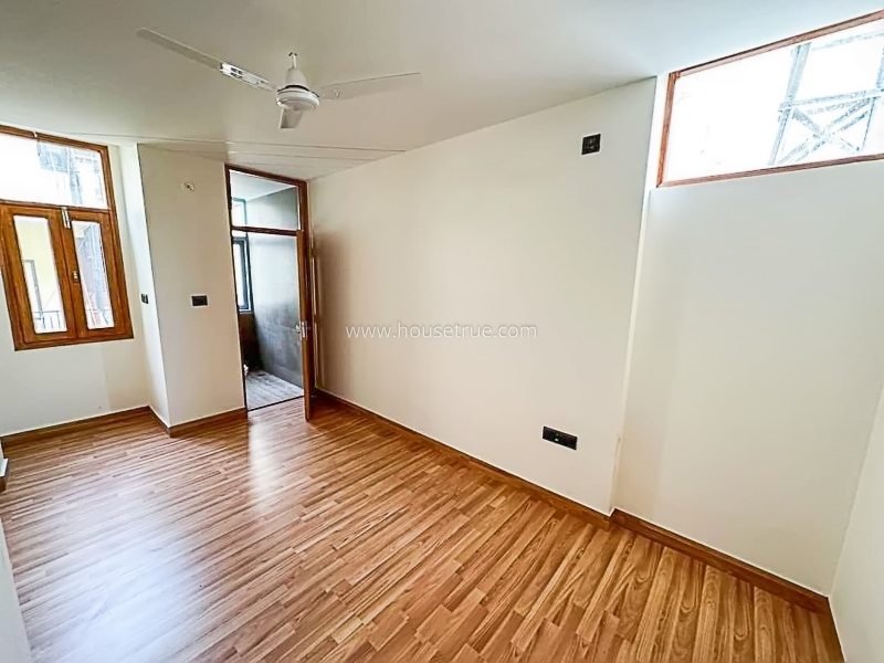 3 BHK Flat For Rent in Defence Colony