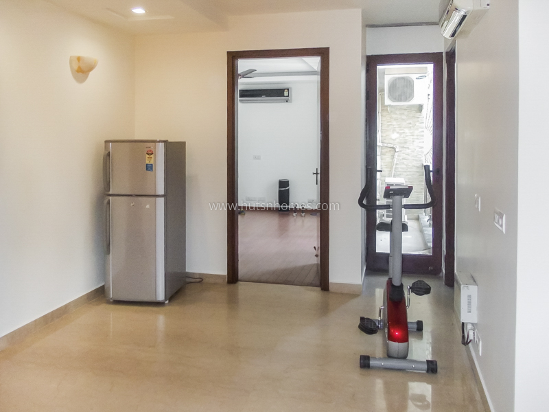 3 BHK Flat For Rent in Defence Colony