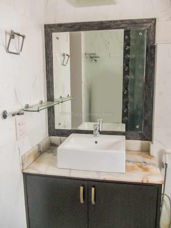 3 BHK Flat For Rent in Defence Colony