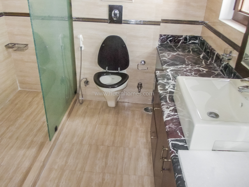 3 BHK Flat For Rent in Defence Colony