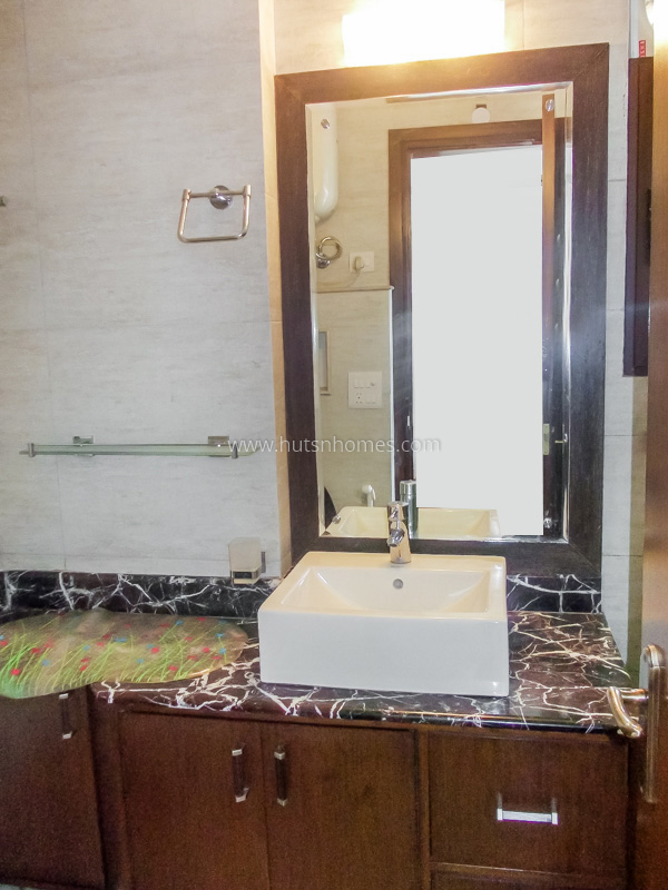 3 BHK Flat For Rent in Defence Colony