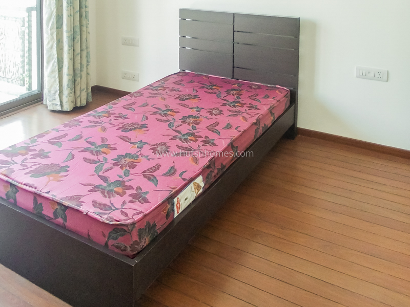 3 BHK Flat For Rent in Defence Colony